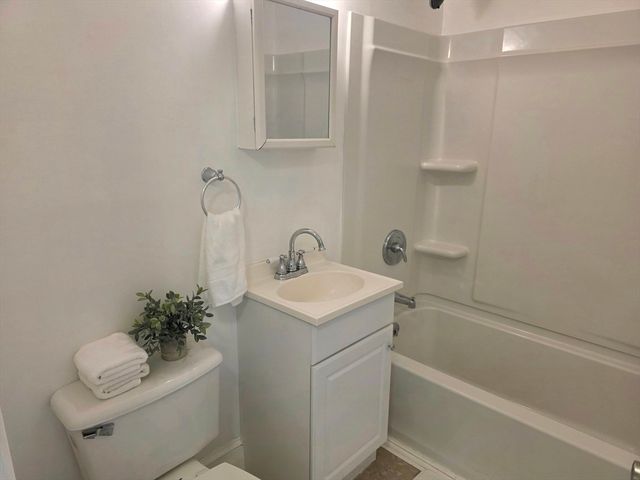 31 Jones Ter 22, Stoughton, MA 02072