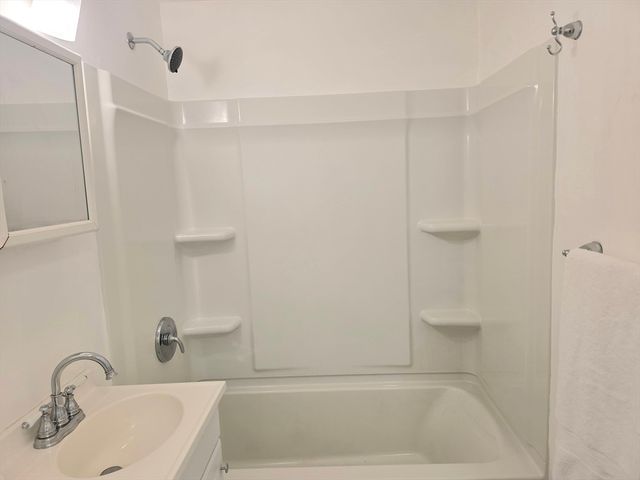 31 Jones Ter 22, Stoughton, MA 02072