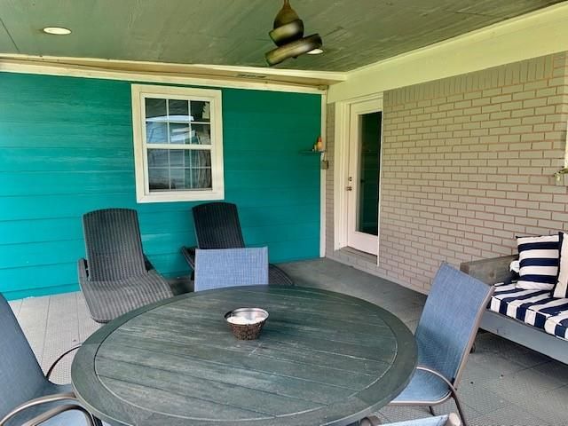 1114 Bayou Circle, Galveston, TX 77551