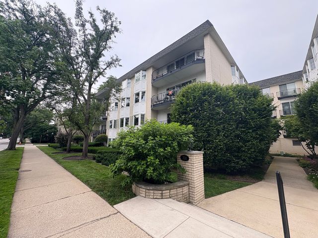 701 Ridge Road 1D, Wilmette, IL 60091