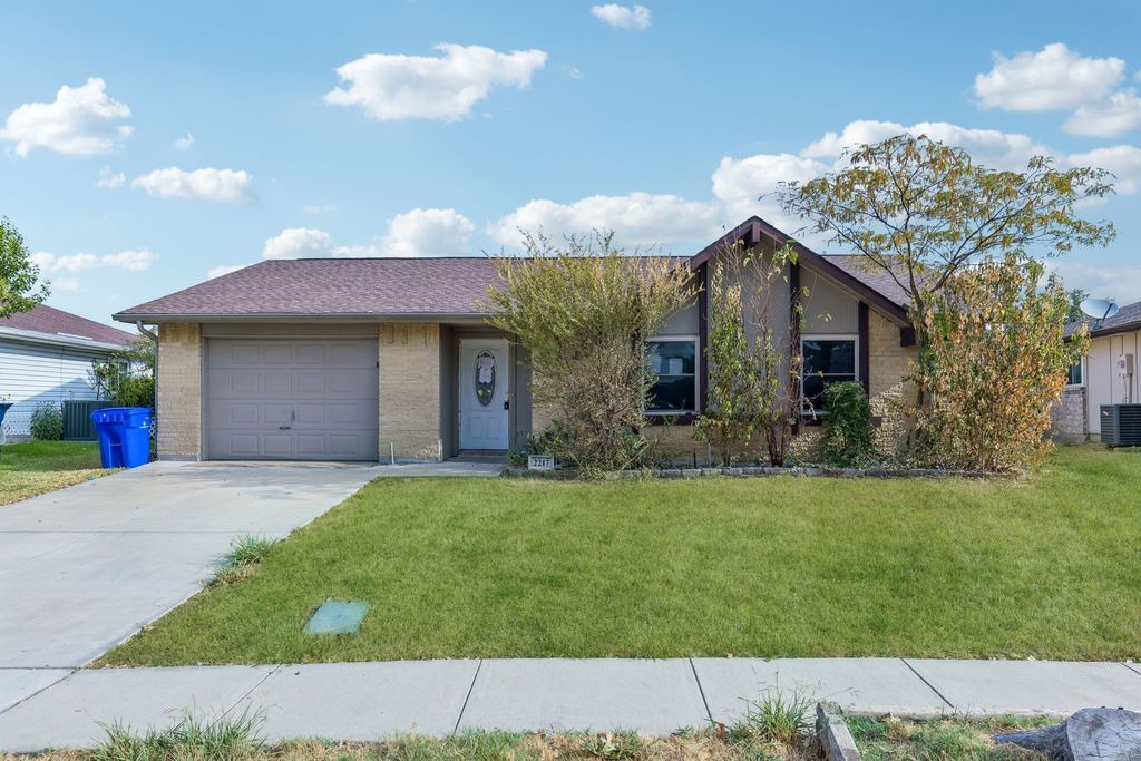 2217 Lockwood Drive, Carrollton, TX 75007 — exterior