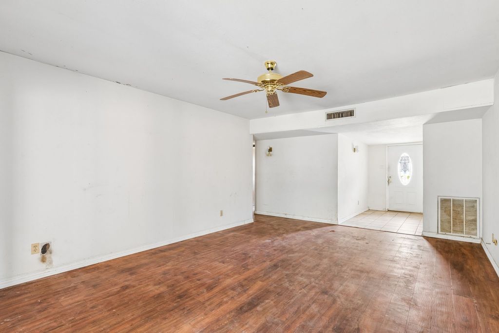 2217 Lockwood Drive, Carrollton, TX 75007 — photo 4