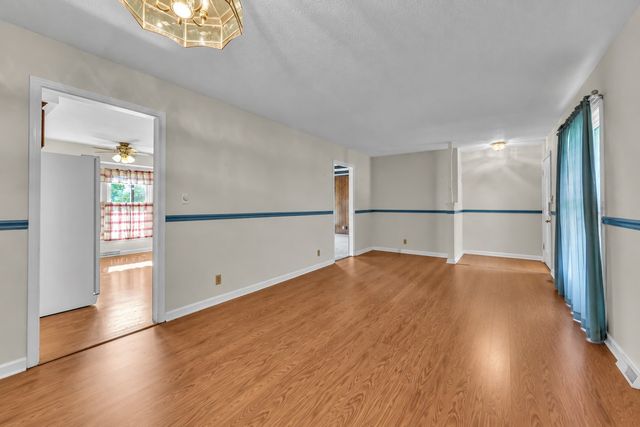 102 Bullock Dr, Clarksville, TN 37040