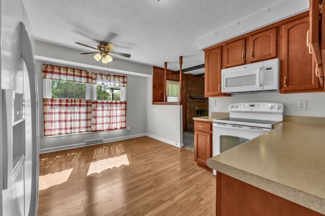 102 Bullock Dr, Clarksville, TN 37040