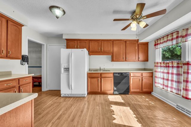 102 Bullock Dr, Clarksville, TN 37040