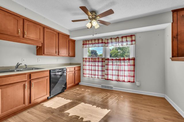 102 Bullock Dr, Clarksville, TN 37040