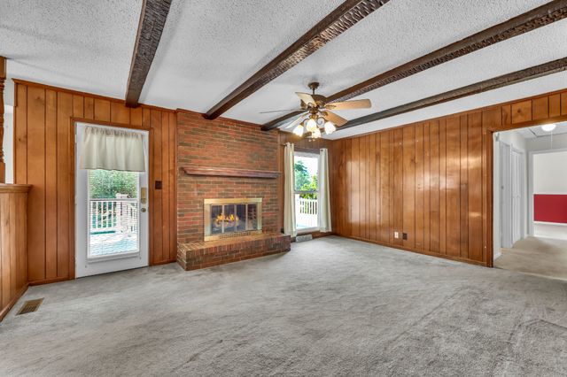 102 Bullock Dr, Clarksville, TN 37040
