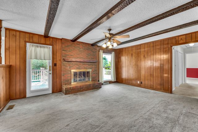 102 Bullock Dr, Clarksville, TN 37040