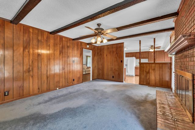 102 Bullock Dr, Clarksville, TN 37040