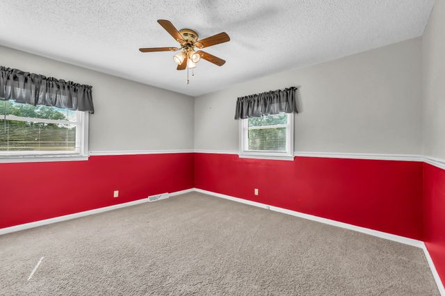 102 Bullock Dr, Clarksville, TN 37040