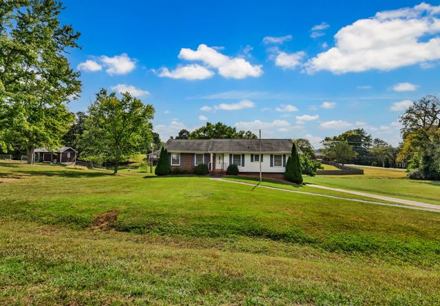 102 Bullock Dr, Clarksville, TN 37040