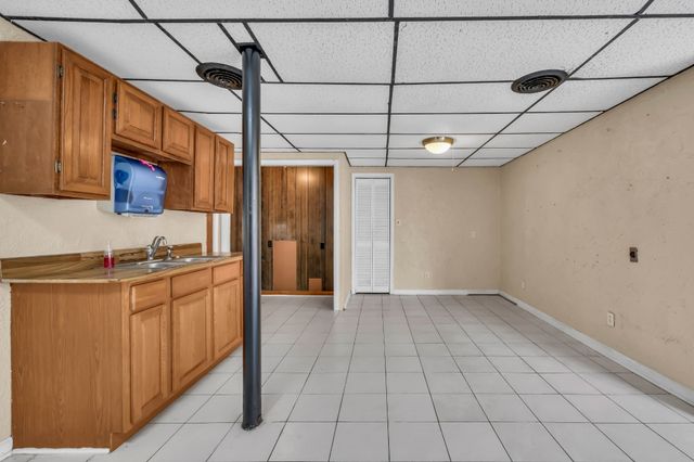 102 Bullock Dr, Clarksville, TN 37040