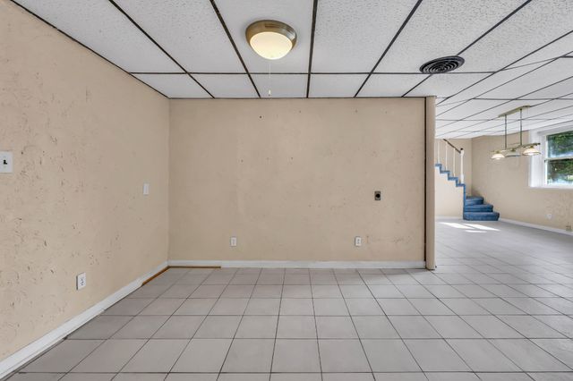 102 Bullock Dr, Clarksville, TN 37040
