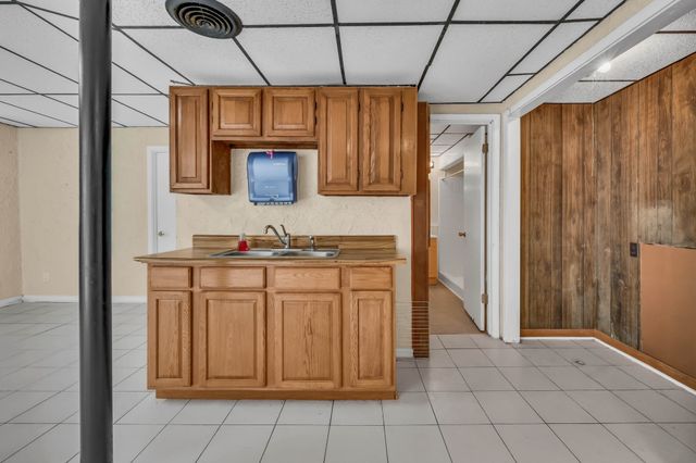 102 Bullock Dr, Clarksville, TN 37040