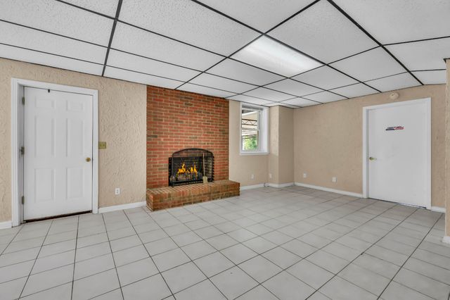 102 Bullock Dr, Clarksville, TN 37040