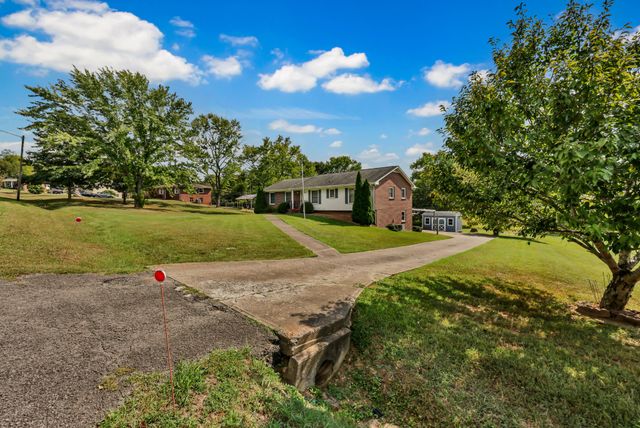 102 Bullock Dr, Clarksville, TN 37040