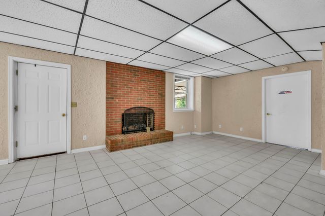 102 Bullock Dr, Clarksville, TN 37040