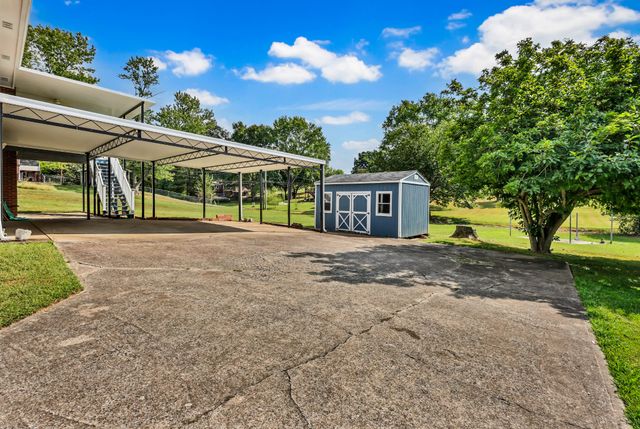 102 Bullock Dr, Clarksville, TN 37040