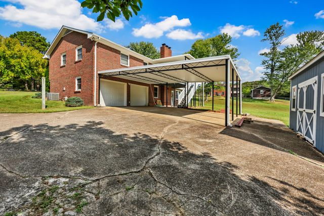 102 Bullock Dr, Clarksville, TN 37040