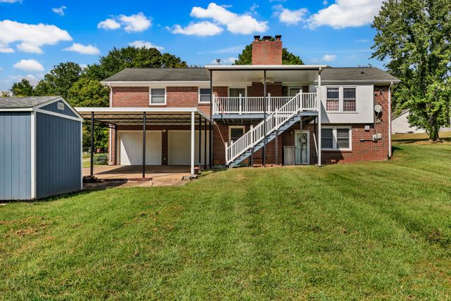102 Bullock Dr, Clarksville, TN 37040