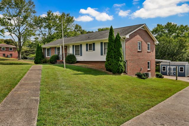 102 Bullock Dr, Clarksville, TN 37040