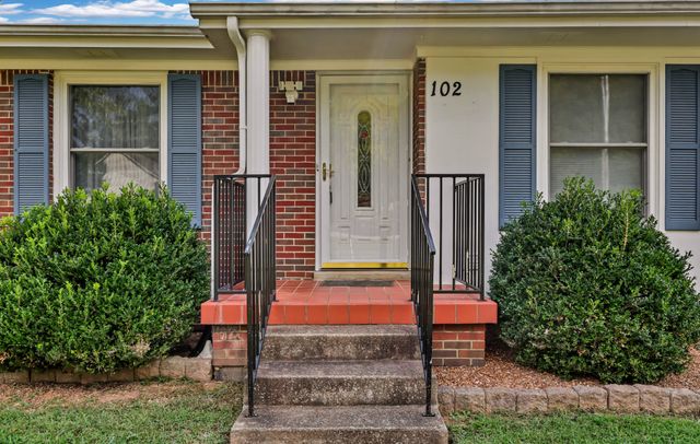 102 Bullock Dr, Clarksville, TN 37040