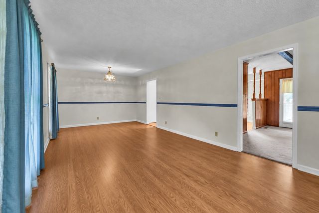 102 Bullock Dr, Clarksville, TN 37040