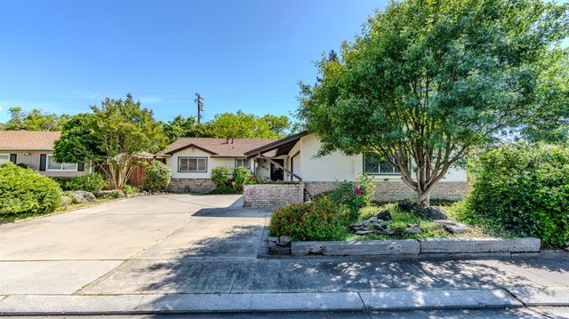 1618 Oakwood Dr, Modesto, CA 95350