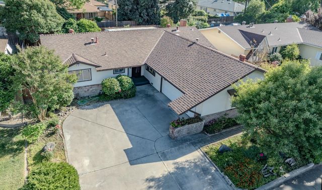 1618 Oakwood Dr, Modesto, CA 95350