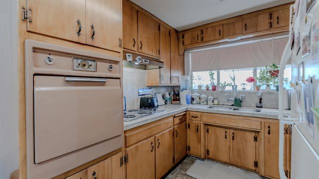 1618 Oakwood Dr, Modesto, CA 95350