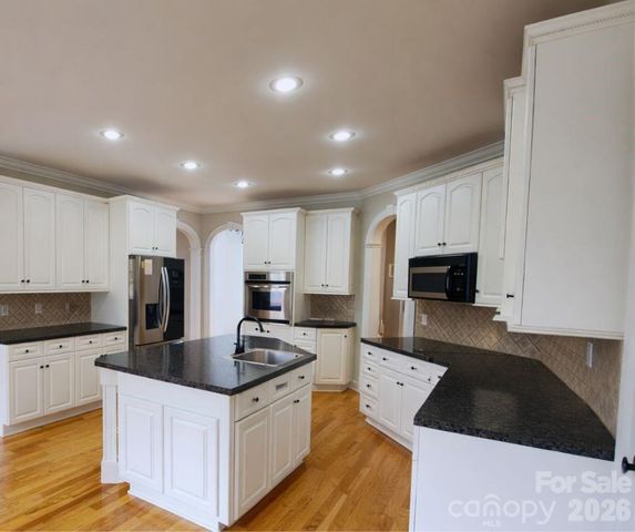 1081 Horse Rock Road, Hickory, NC 28602