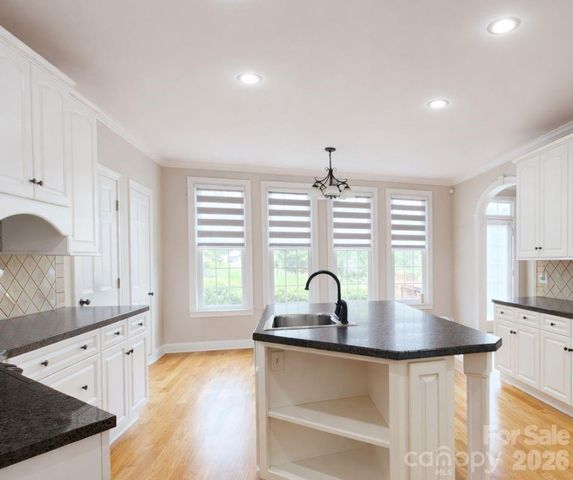 1081 Horse Rock Road, Hickory, NC 28602