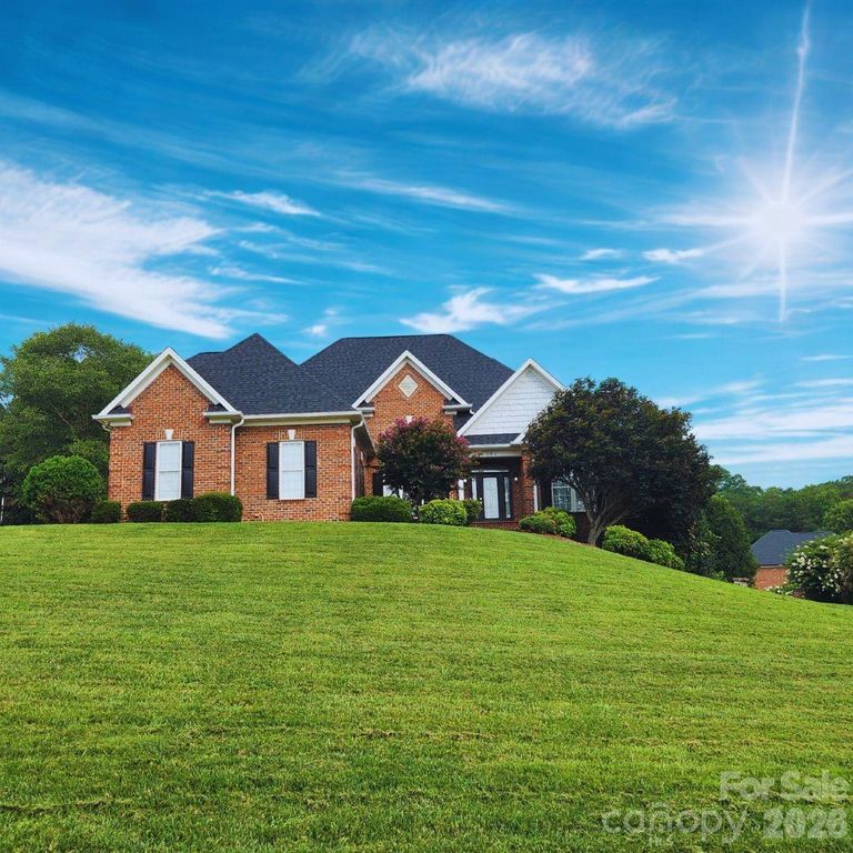 1081 Horse Rock Road, Hickory, NC 28602
