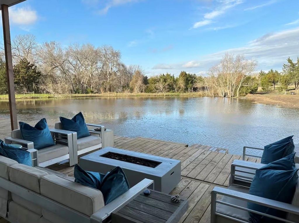 4085 Nicholson Lake Road, Chappell Hill, TX 77426