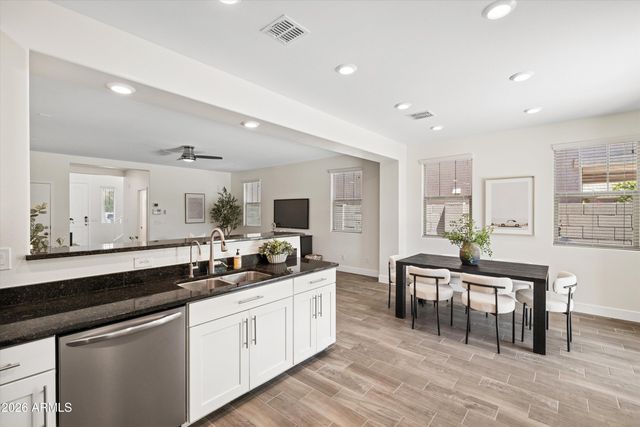 3365 E HONEYSUCKLE Place, Chandler, AZ 85286