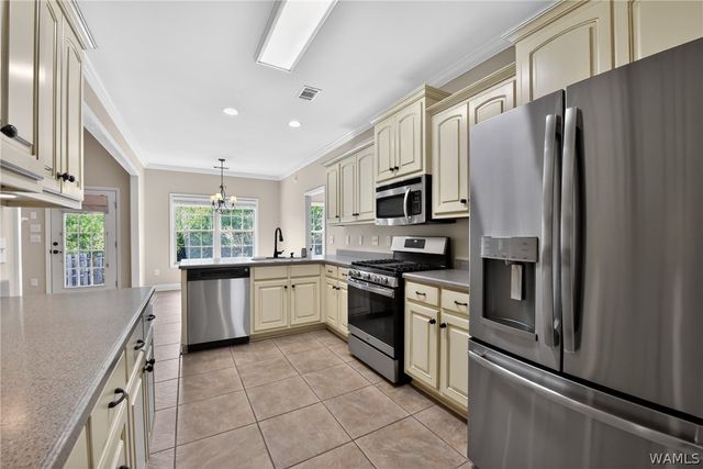 13672 Old Ivey Dr, Northport, AL 35475