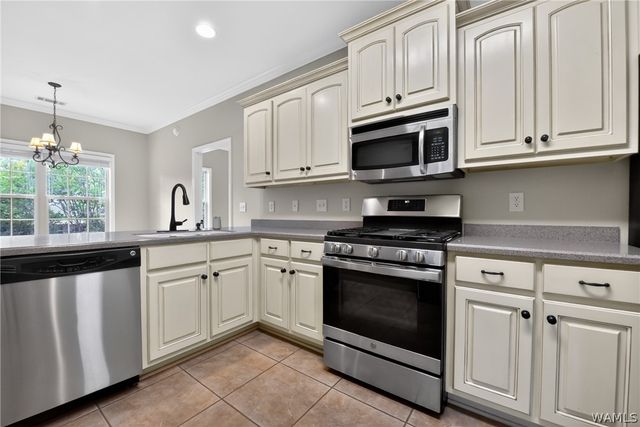 13672 Old Ivey Dr, Northport, AL 35475