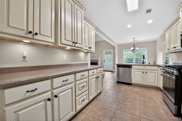 13672 Old Ivey Dr, Northport, AL 35475