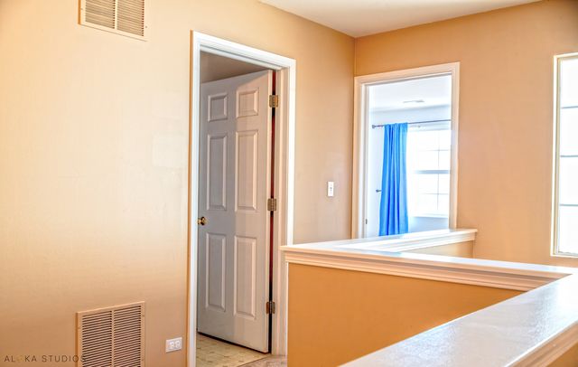 1850 Wisteria Drive, Aurora, IL 60503