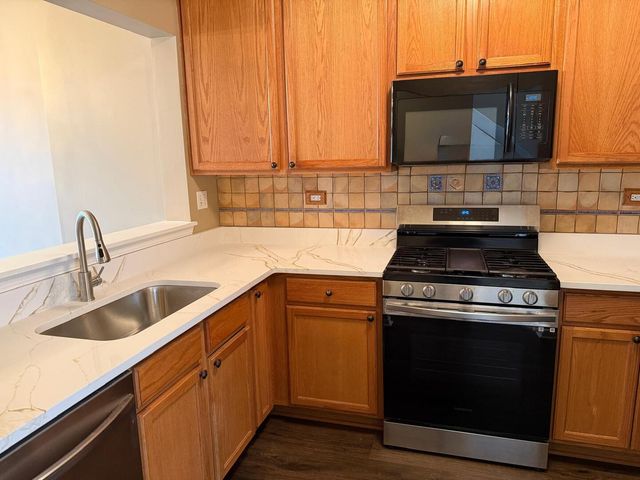 1850 Wisteria Drive, Aurora, IL 60503