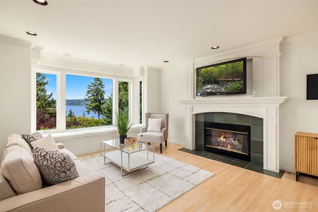 20230 NE 18th Place, Sammamish, WA 98074