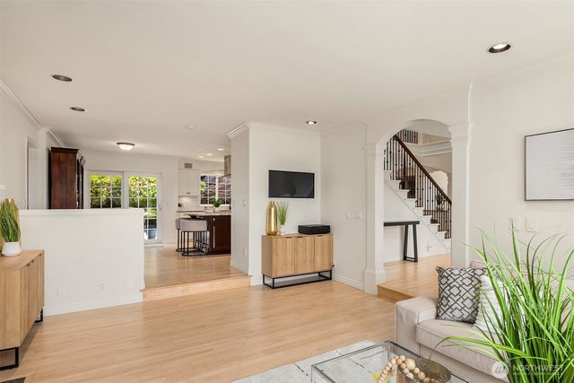 20230 NE 18th Place, Sammamish, WA 98074