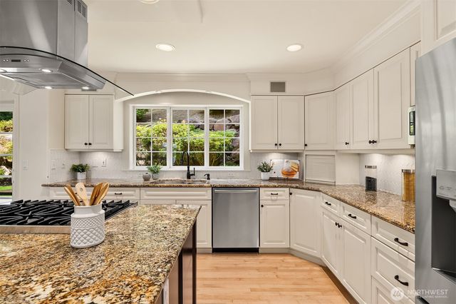 20230 NE 18th Place, Sammamish, WA 98074