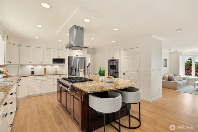 20230 NE 18th Place, Sammamish, WA 98074