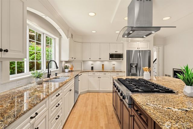 20230 NE 18th Place, Sammamish, WA 98074