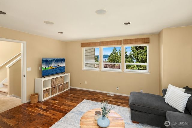 20230 NE 18th Place, Sammamish, WA 98074