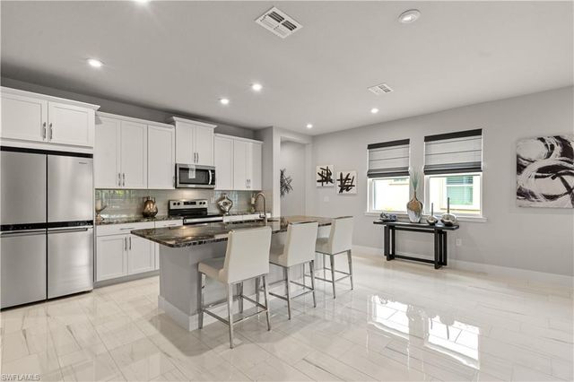 10355 Bonavie Cove DR, Fort Myers, FL 33966