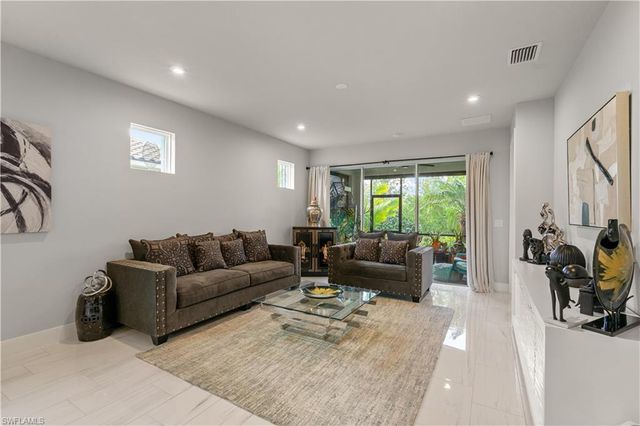 10355 Bonavie Cove DR, Fort Myers, FL 33966