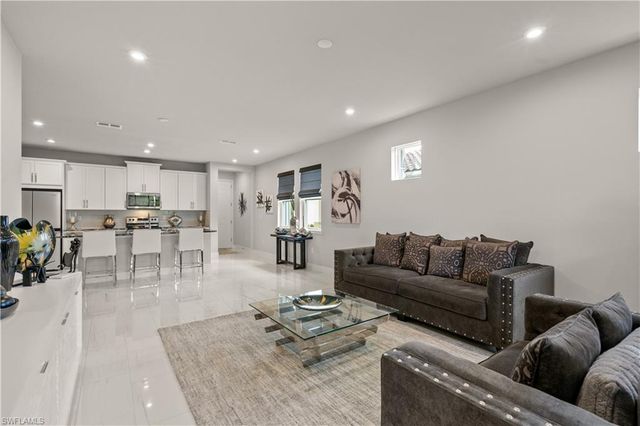 10355 Bonavie Cove DR, Fort Myers, FL 33966