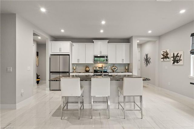 10355 Bonavie Cove DR, Fort Myers, FL 33966